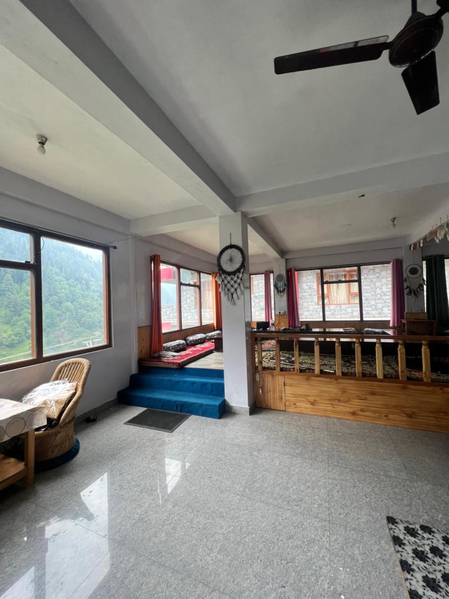 Wildflower Homestay *